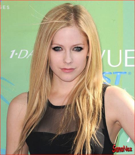 avril lavigne boobs|Avril Lavigne Body Measurements Bra Size Height Weight Age。